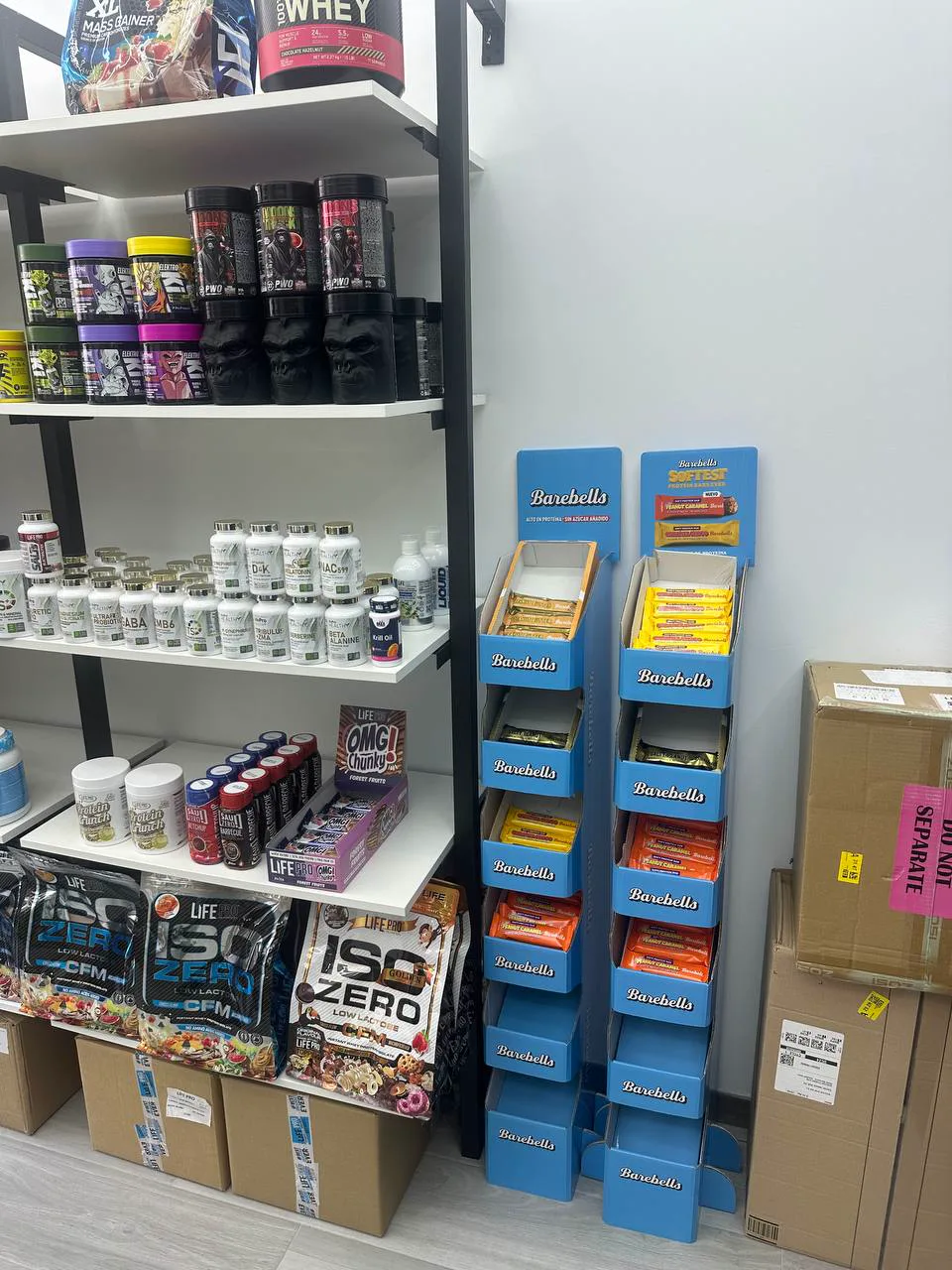 Vista real de las estanterías y el stock de Prime Nutrition Sabadell
